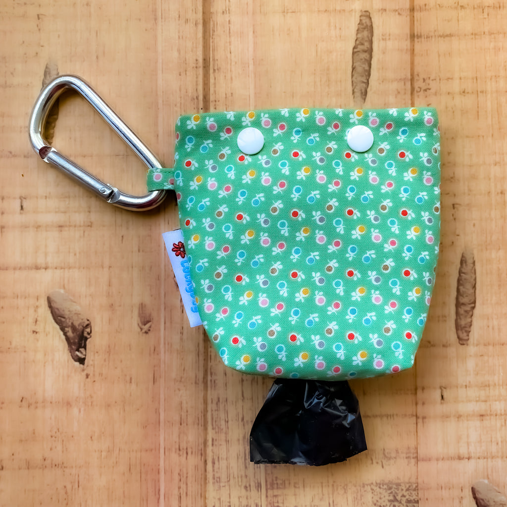 Green Ditzy Daisy Leash Pouch